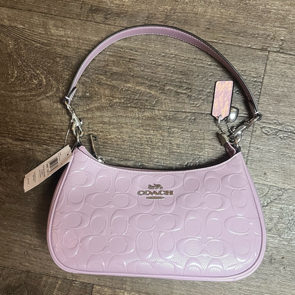 Coach Teri Shoulder Bag in Signature Leather with Heart Charm - Picture 2 of 8